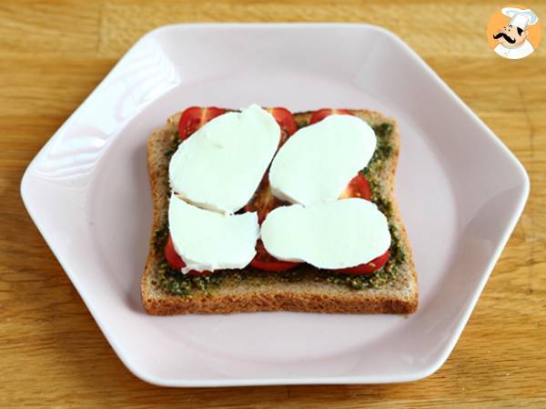 Bruschetta de pesto, tomate cereja e mozzarella - Preparação Passo 3