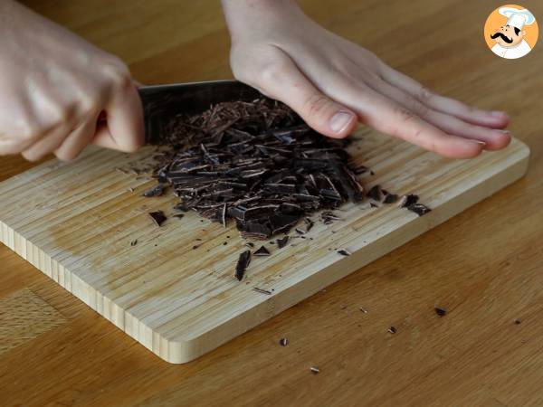 Folhados de coração com recheio de framboesa e chocolate. São chamados também de pie pops - Preparação Passo 3