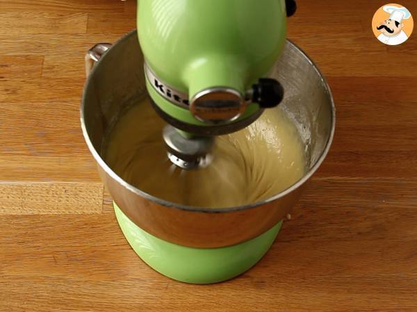 Bundt cake de Páscoa sabor limão e chocolate branco - Preparação Passo 3