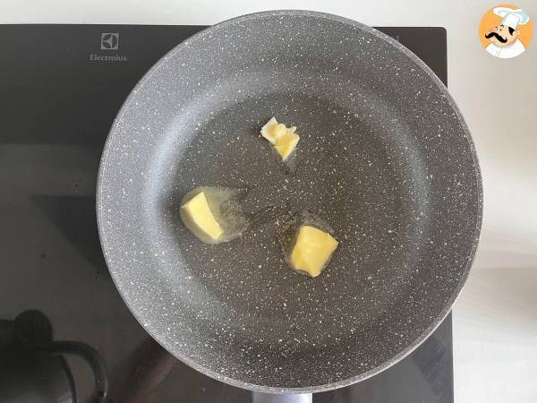 Costeletas de porco na manteiga e na frigideira - Preparação Passo 2