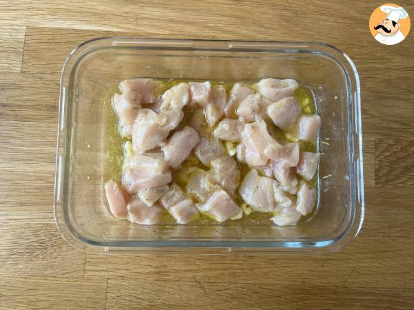 Salada de arroz com frango, curgete (abobrinha) e pinhões - Preparação Passo 1