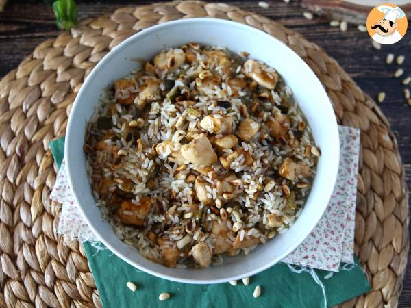 Salada de arroz com frango, curgete (abobrinha) e pinhões - Preparação Passo 8