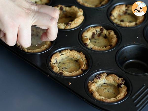 Vasinhos de cookies recheados de chocolate, ideal para Páscoa! - Preparação Passo 4