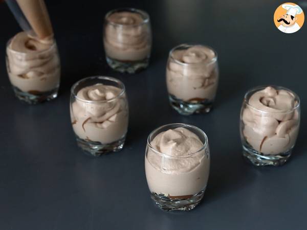 Copinhos de mousse Nutella com Kinder Bueno, altamente irresistível - Preparação Passo 7