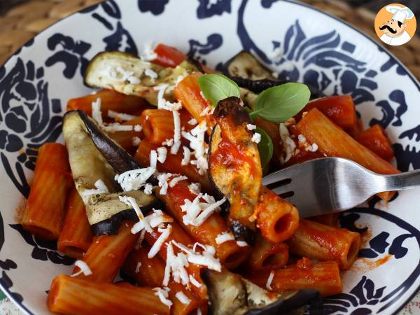 Pasta alla Norma, o prato italiano com berinjela, numa versão mais saudável! - Preparação Passo 7