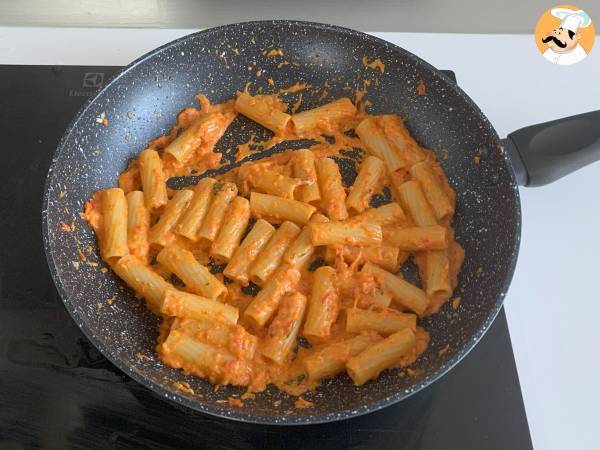 Macarrão com molho de pimentão e queijo Philadelphia - Preparação Passo 7