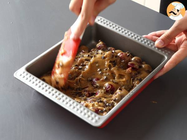 Blondie de cereja e chocolate, um bolo croquante e macio ao mesmo tempo! - Preparação Passo 4