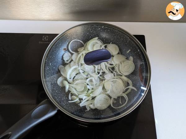 Frittata de cebola, a omelete italiana rápida no preparo! - Preparação Passo 2