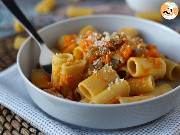 Macarrão com molho de abóbora e salsicha fresca (linguiça) - Preparação Passo 8