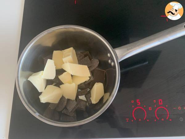 Petit gâteau de chocolate na Air Fryer! - Preparação Passo 4