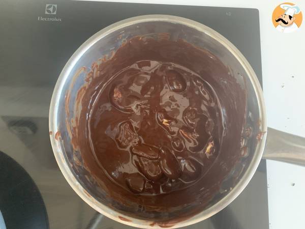 Petit gâteau de chocolate na Air Fryer! - Preparação Passo 5