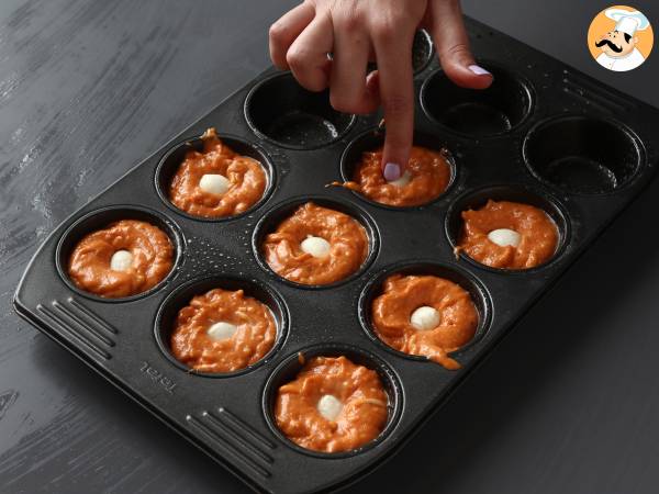 Muffins salgados, sabor tomate e mussarela - Preparação Passo 5