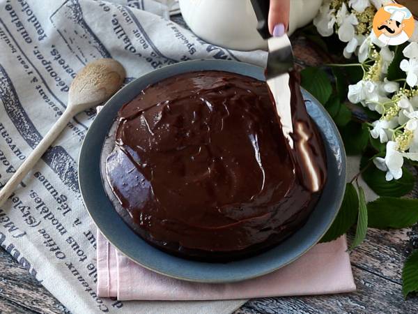 Bolo Nega maluca com cobertura de brigadeiro - Preparação Passo 9