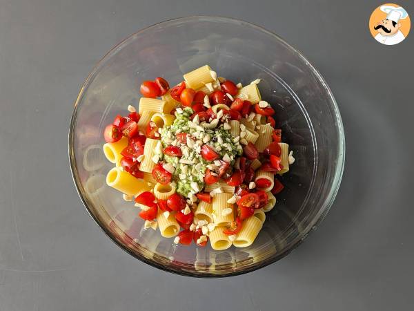 Macarrão frio com creme de abacate, amêndoas e tomate cereja - Preparação Passo 5