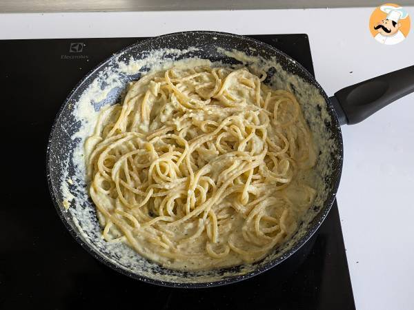 Macarrão cremoso com curgete (abobrinha) e iogurte grego - Preparação Passo 7