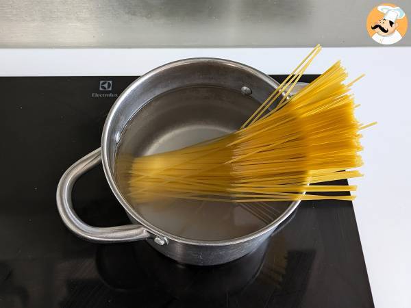 Omelete de espaguete na Air Fryer - Preparação Passo 1