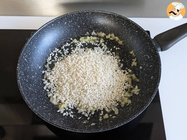 Risoto de beterraba e gorgonzola: uma explosão de cores e sabores intensos - Preparação Passo 4