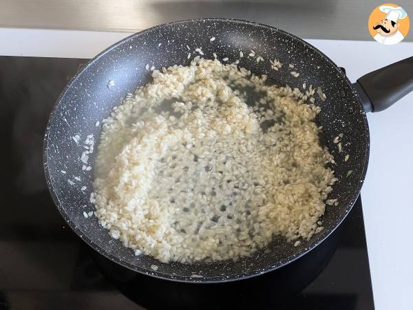 Risoto de beterraba e gorgonzola: uma explosão de cores e sabores intensos - Preparação Passo 5