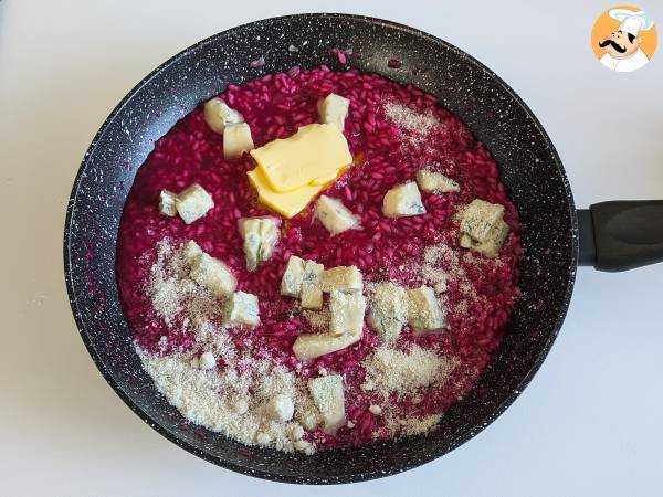 Risoto de beterraba e gorgonzola: uma explosão de cores e sabores intensos - Preparação Passo 7