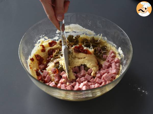 Bolo salgado de fiambre (presunto), azeitona e tomate seco com iogurte Skyr - Preparação Passo 3