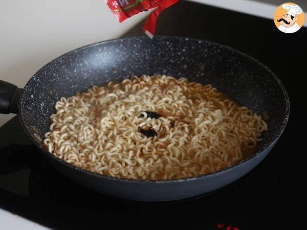 Como preparar o macarrão buldak habanero lime com frango marinado! - Preparação Passo 11