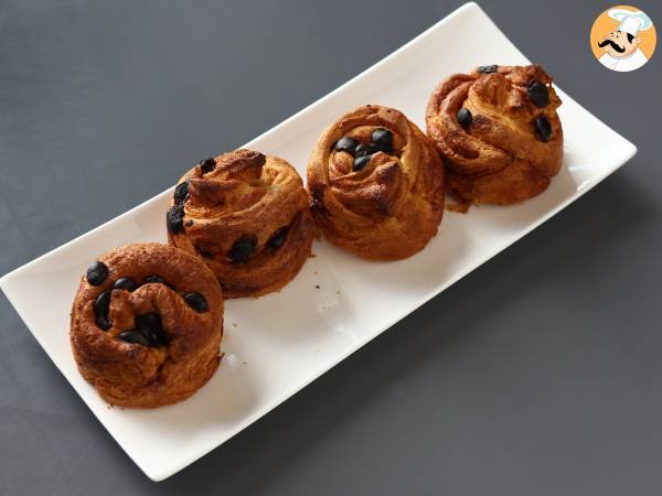 Cruffins recheados com creme e chocolate: a irresistível combinação de croissant e muffin - Preparação Passo 12