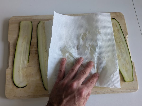Abobrinha à parmegiana na Air Fryer: receita rápida, leve e super crocante - Preparação Passo 4