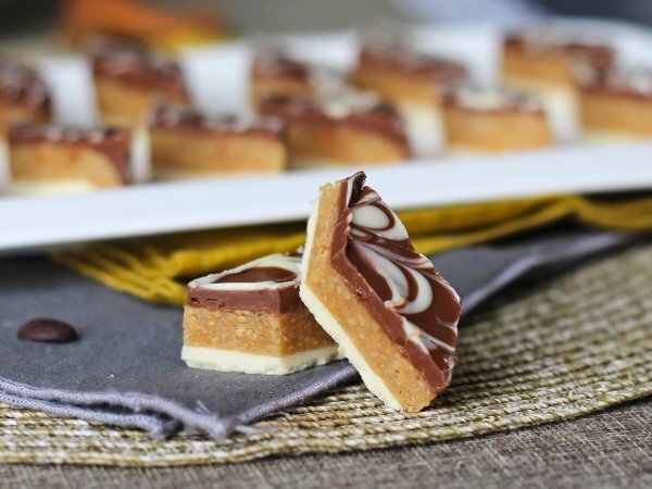 Doce marroquino Rkhama com amendoim e chocolate, fácil e sem forno - Preparação Passo 9
