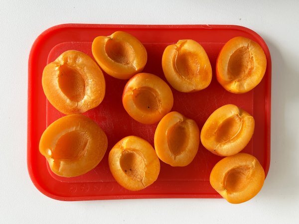 Torrada com damascos assados, rúcula e burrata - Preparação Passo 1