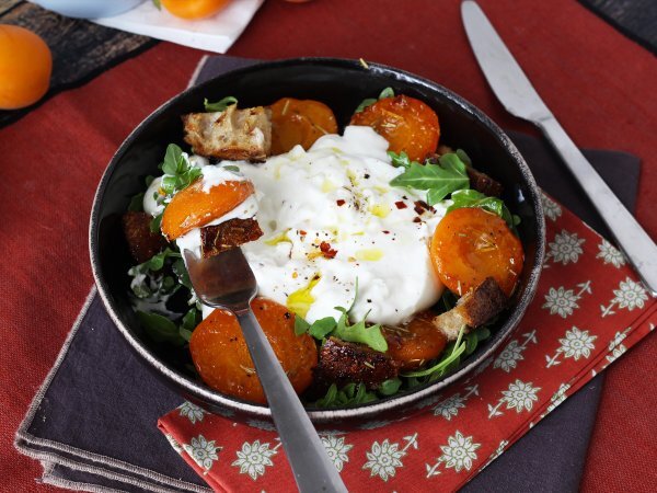 Salada refrescante de damasco assado, rúcula e burrata - Preparação Passo 5