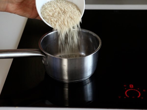 Salada de arroz crocante com salmão e toque picante - Preparação Passo 1