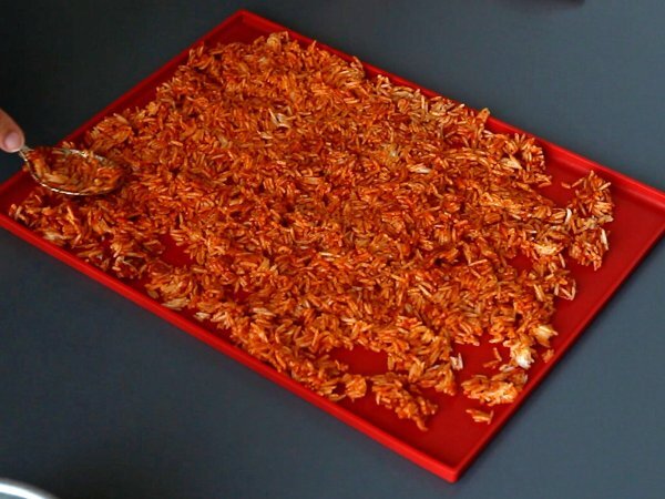 Salada de arroz crocante com salmão e toque picante - Preparação Passo 3