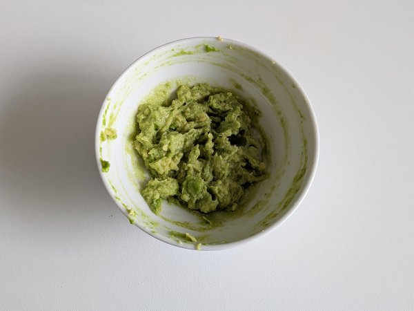 Torrada de abacate com manga e limão: uma receita fresca, rápida e saborosa - Preparação Passo 2