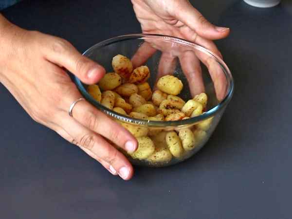 Salada de nhoque crocante: leve, moderna e cheia de sabor em uma só receita - Preparação Passo 1