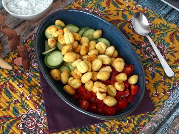 Salada de nhoque crocante: leve, moderna e cheia de sabor em uma só receita - Preparação Passo 5