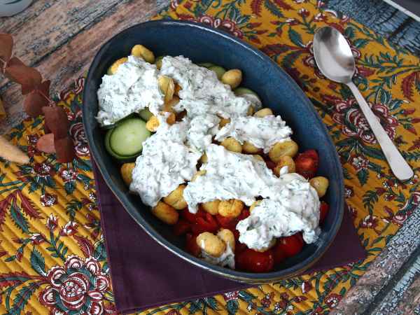 Salada de nhoque crocante: leve, moderna e cheia de sabor em uma só receita - Preparação Passo 6