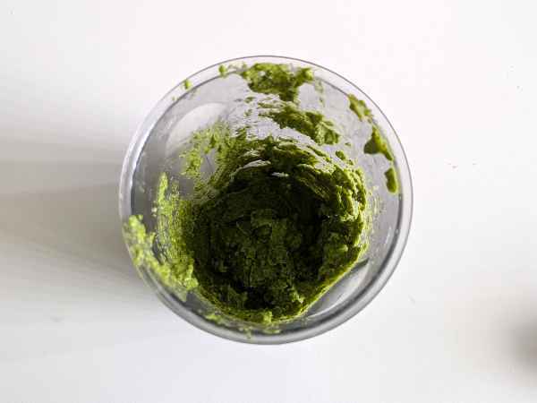 Pesto de rúcula fresco e cremoso em 5 minutos - Preparação Passo 2