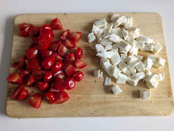Salada de macarrão com pesto de rúcula, tomate cereja e mussarela - Preparação Passo 5