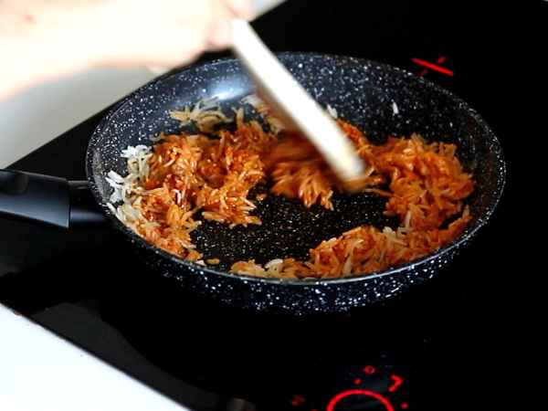 Omelete com arroz crocante: leve, nutritivo e surpreendente - Preparação Passo 3