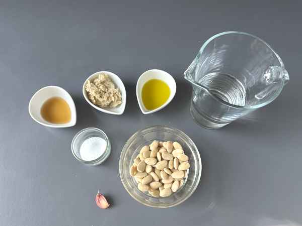 Sopa fria de amêndoas (Ajoblanco): leve, cremosa e surpreendente - Preparação Passo 1
