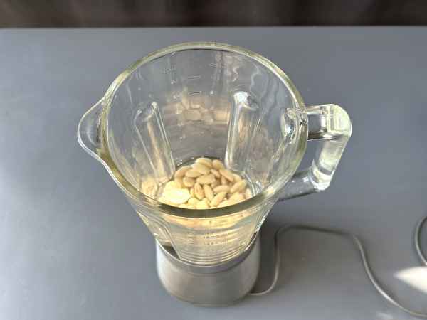 Sopa fria de amêndoas (Ajoblanco): leve, cremosa e surpreendente - Preparação Passo 3