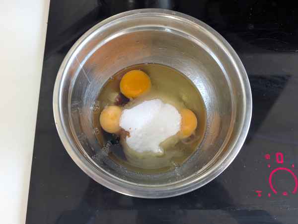 Creme de ovos rápido e fácil: Sobremesa de 4 ingredientes que derrete na boca - Preparação Passo 2