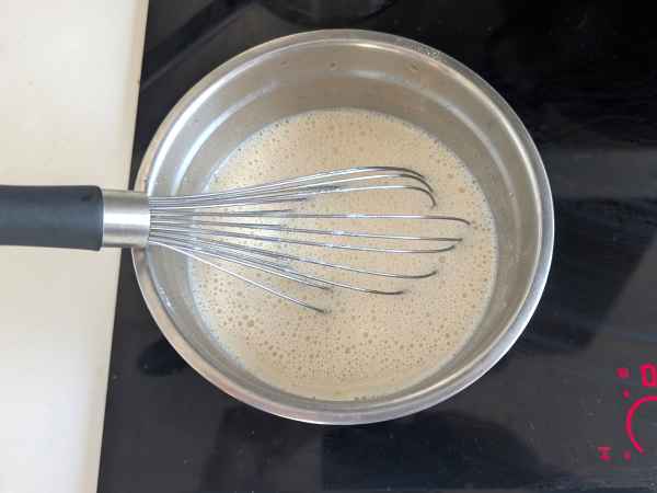 Creme de ovos rápido e fácil: Sobremesa de 4 ingredientes que derrete na boca - Preparação Passo 3