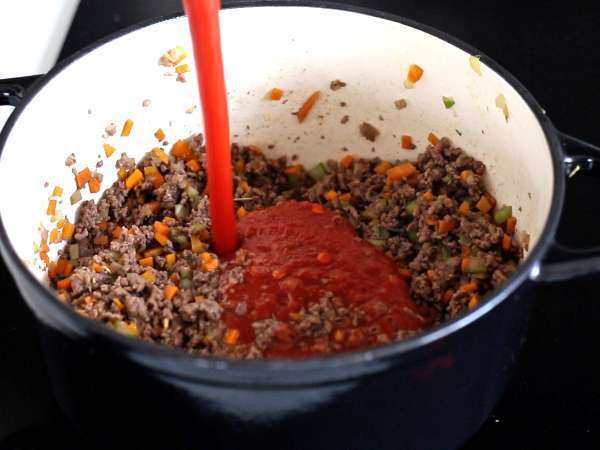 O verdadeiro molho à bolonhesa caseiro (Ragù alla Bolognese italiano) - Preparação Passo 4