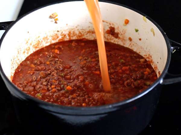 O verdadeiro molho à bolonhesa caseiro (Ragù alla Bolognese italiano) - Preparação Passo 5