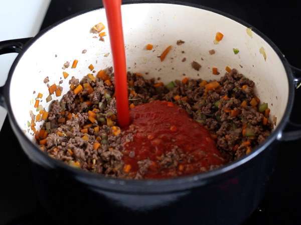 Macarrão à bolonhesa como na Itália – Receita de tagliatelle com ragù caseiro - Preparação Passo 4
