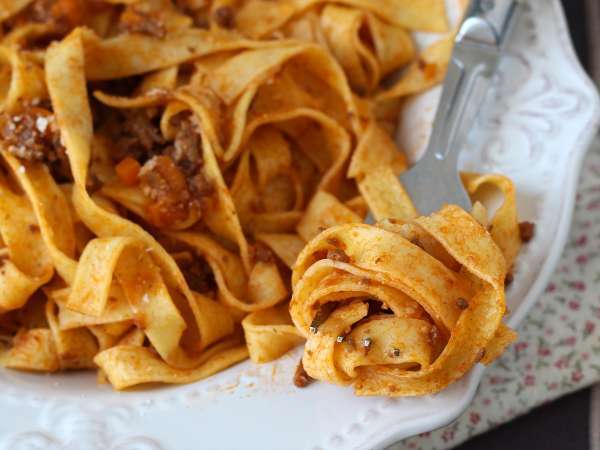 Macarrão à bolonhesa como na Itália – Receita de tagliatelle com ragù caseiro - Preparação Passo 9