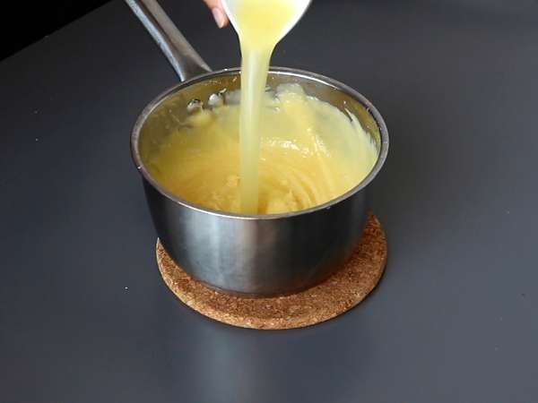 Tiramisù de limão: uma versão revisitada do clássico italiano, mais refrescante e irresistível - Preparação Passo 3