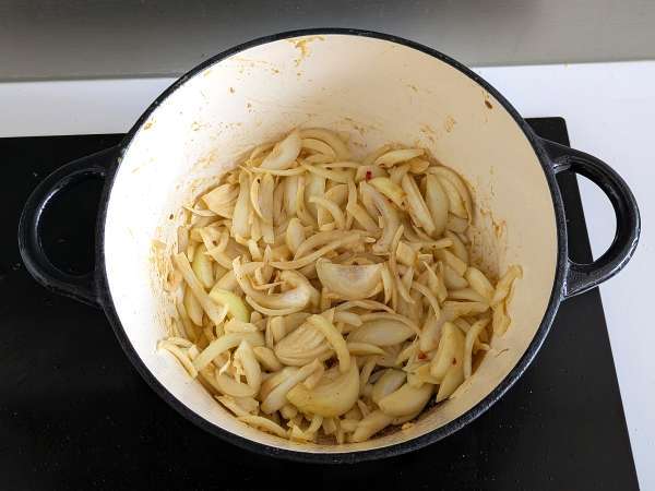 Frango Yassa: a receita senegalesa com limão e cebola que vai te conquistar - Preparação Passo 6