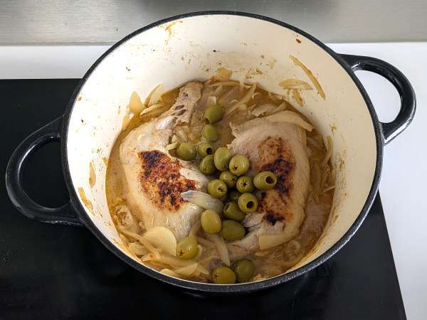 Frango Yassa: a receita senegalesa com limão e cebola que vai te conquistar - Preparação Passo 9